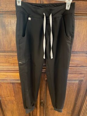 Figs Technical CollectionWomen's Black Jogger Scrub Pants with Drawstrings